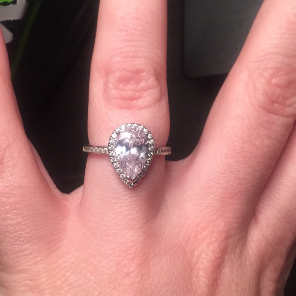 💍Ct Pear Shaped Cubic Zirconia Ring💍 - Picture 4 of 5